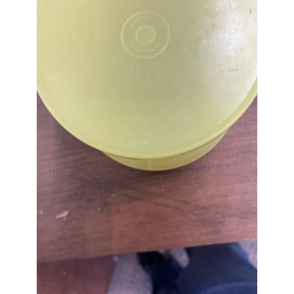 Tupperware Yellow Canister Round Storage Container With‎ Lid 263-19